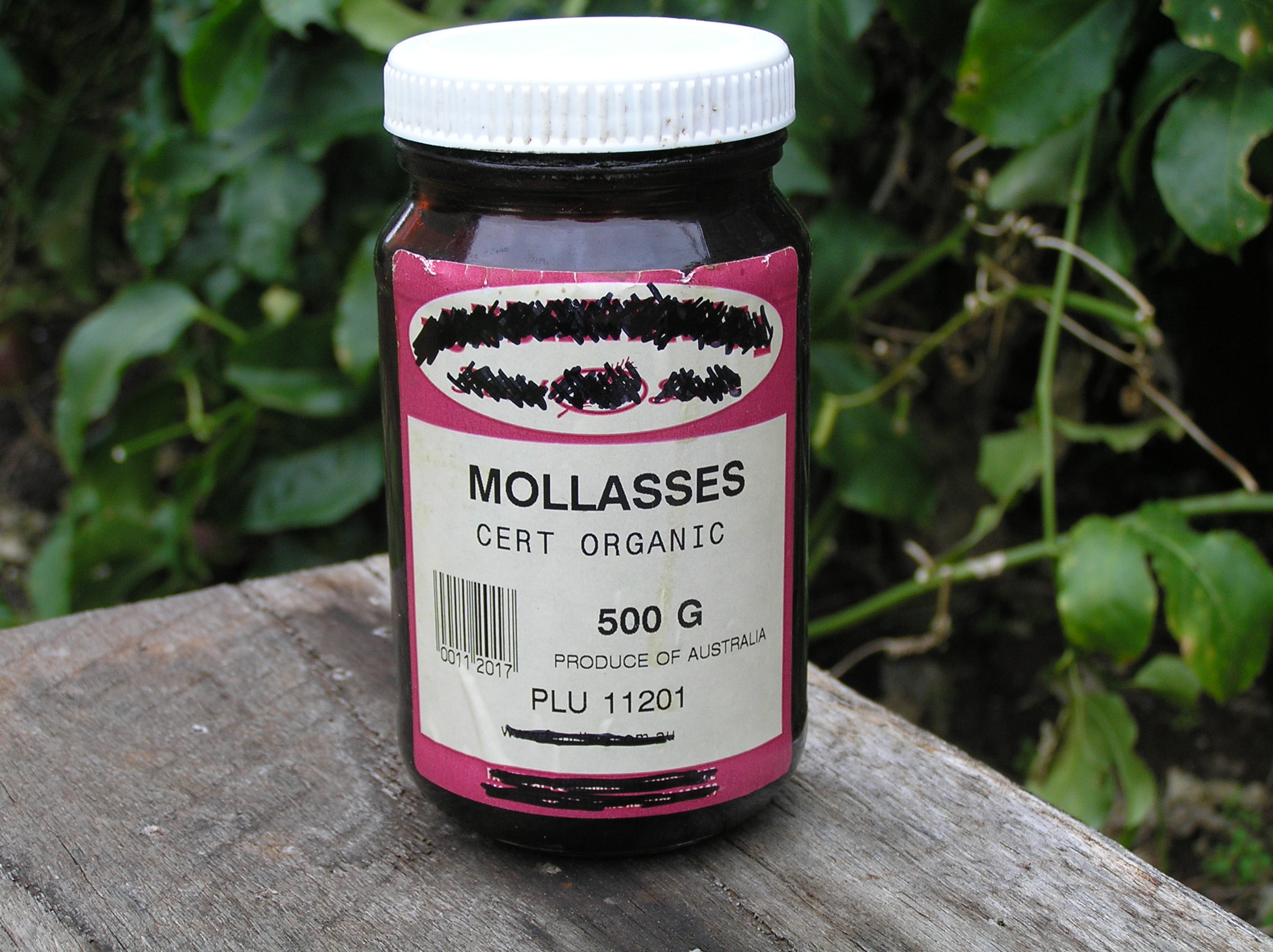 Add molasses to your pest control kit