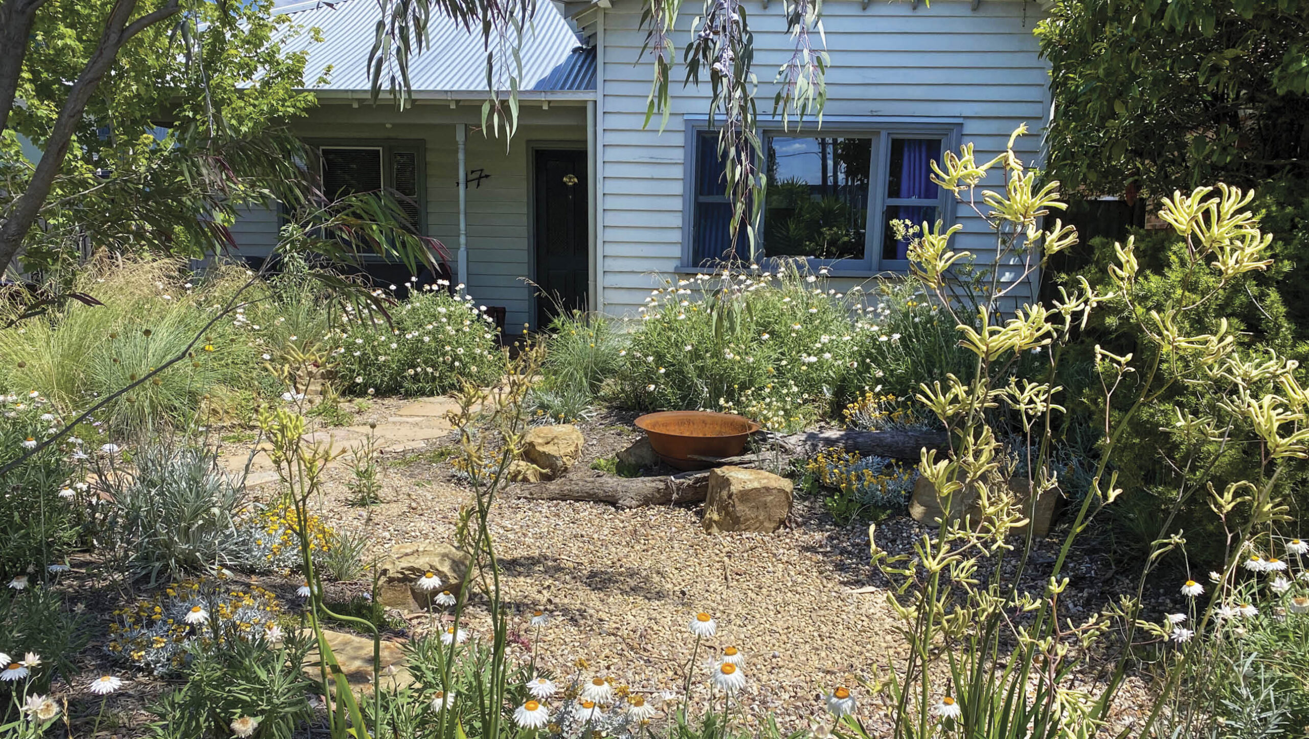 Melbourne garden with a gravel base that helps manage water.
