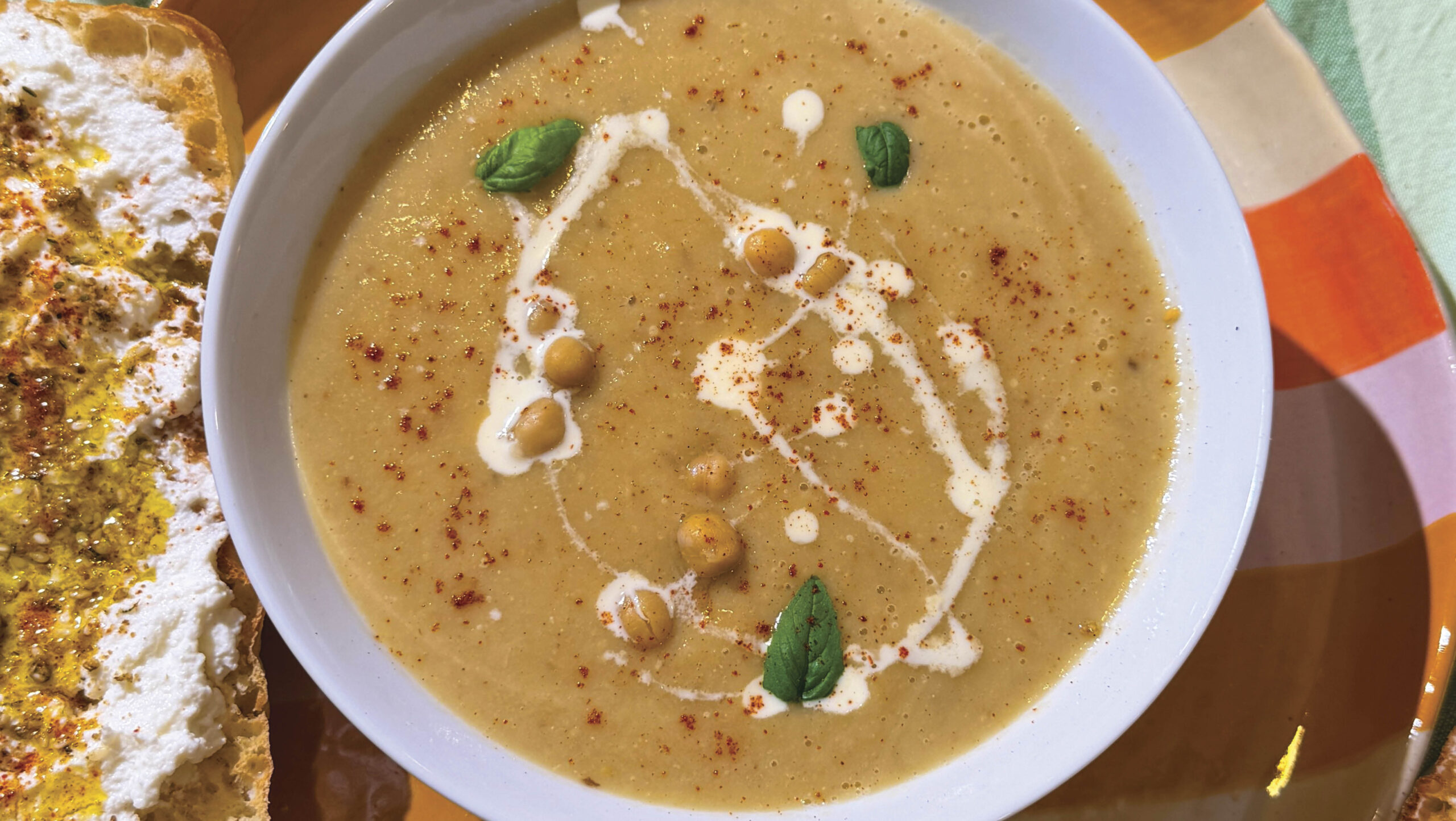 A bowl of cauliflower and chickpea soup.